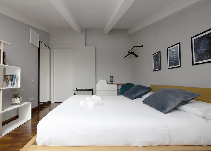 Penthouse With Patio & 2 Baths, 10 Min To Duomo